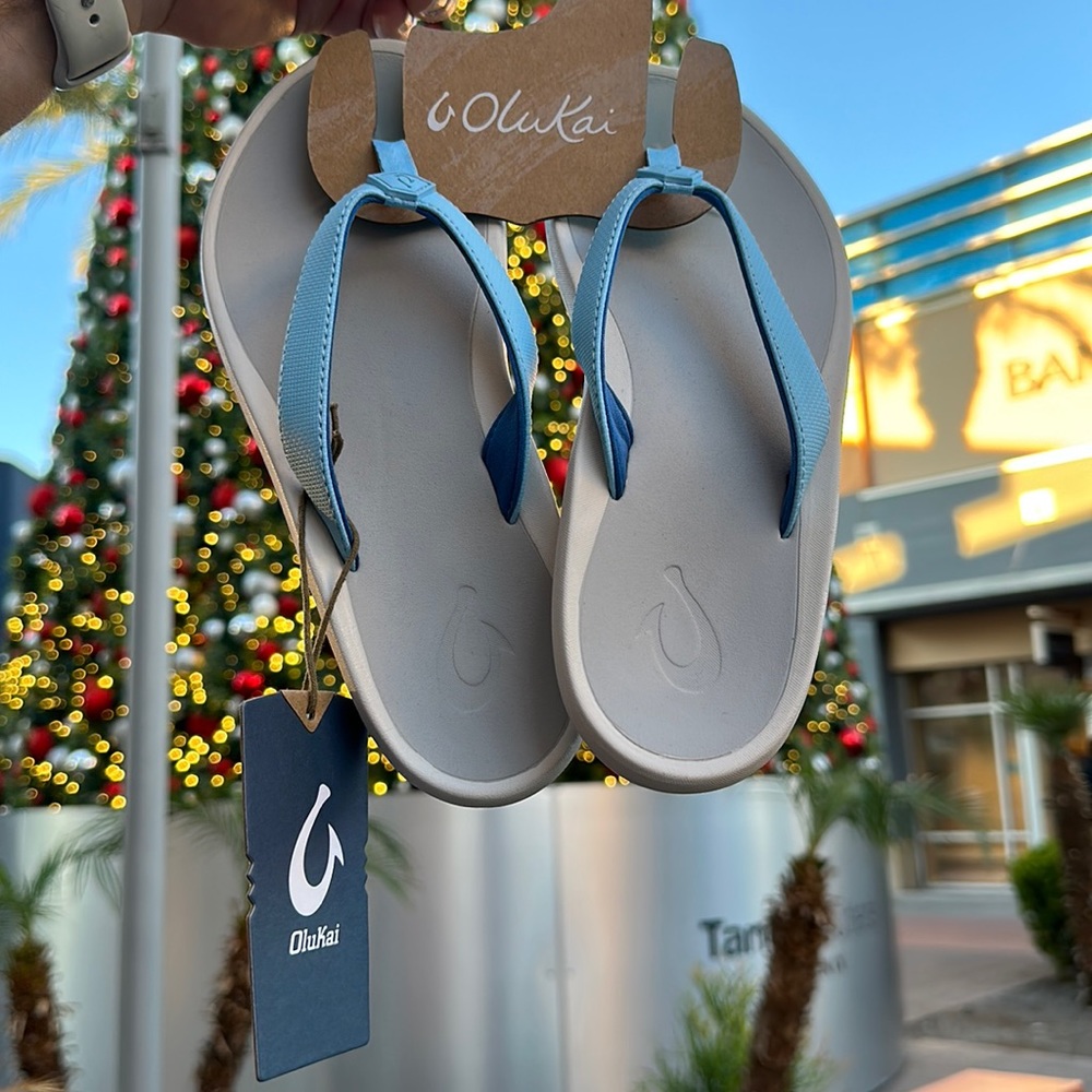 $169 retail Olukai Flip Flops Lanai Breeze / Mist Grey Blue New with Tags Size 6
